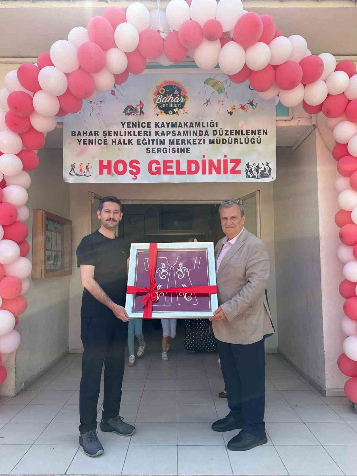 Yenice&rsquo;de yılsonu sergisi yoğun ilgi g&ouml;rd&uuml;
