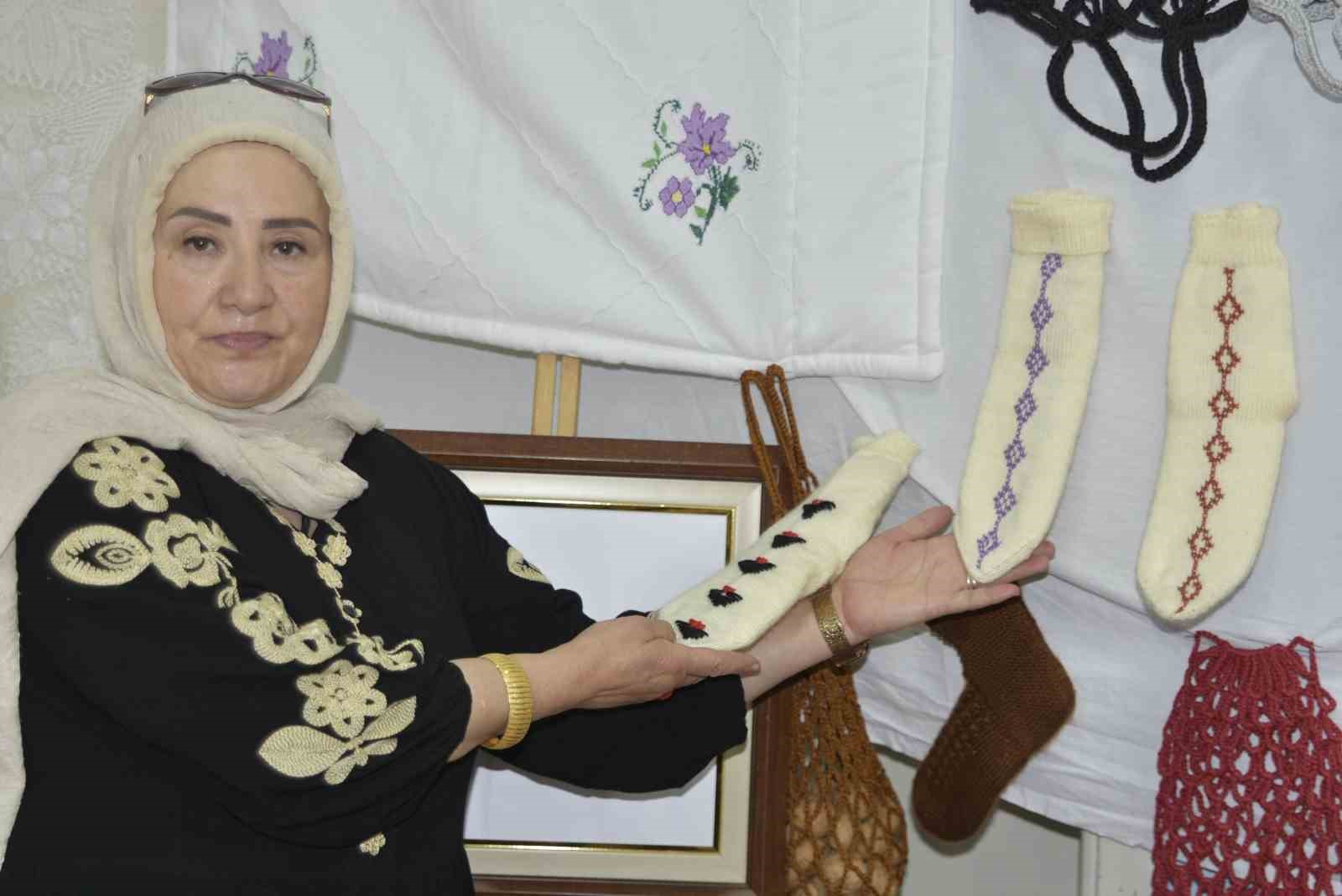 Bitlis’te kurslarda üretilen el emeği ürünler yıl sonu sergisiyle görücüye çıktı