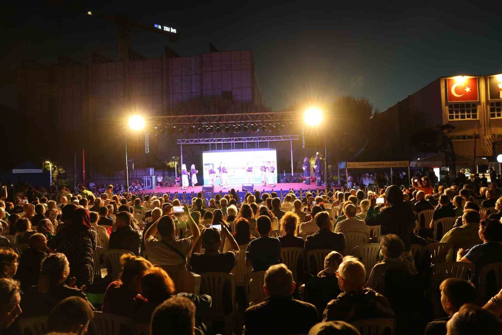 K&uuml;lt&uuml;r merkezleri kursiyerlerinden g&ouml;rsel ş&ouml;len
