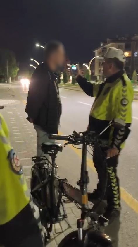 Alkollü bisiklet kullandı, 18 bin lira ceza yedi: Polis, "Alkollü eşek bile kullanamazsın"