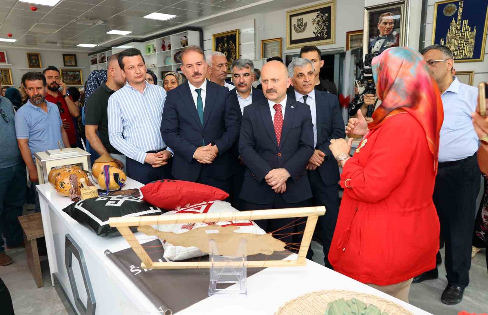 El emeği göz nuru eserler sergilendi