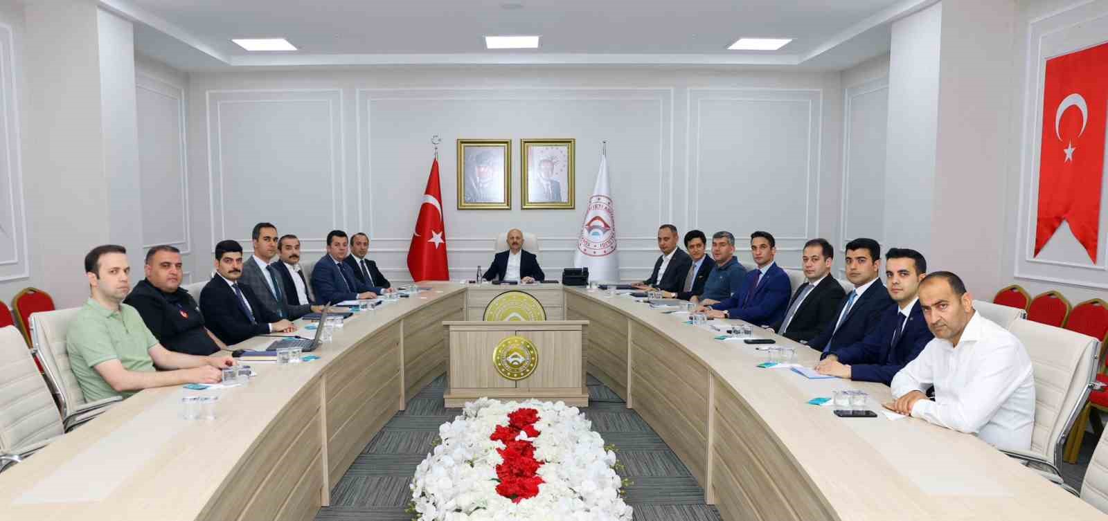 Vali yardımcılarıyla değerlendirme yapıldı