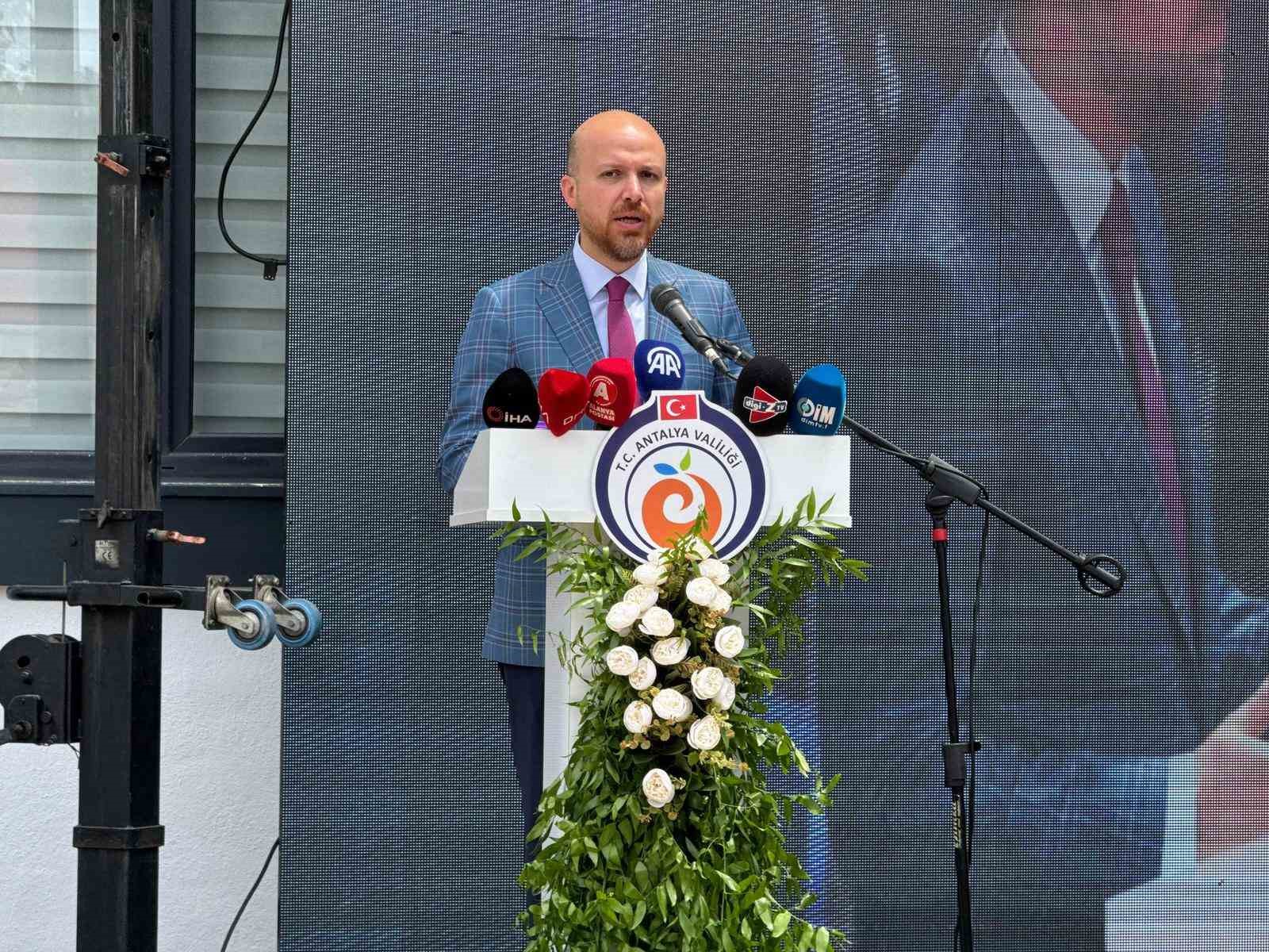 Bilal Erdoğan: "&Ouml;ğretmenlerimize daha &ccedil;ok değer vermeliyiz &ccedil;ocuklarımızın &ouml;ğretmen olmasını teşvik etmeliyiz"
