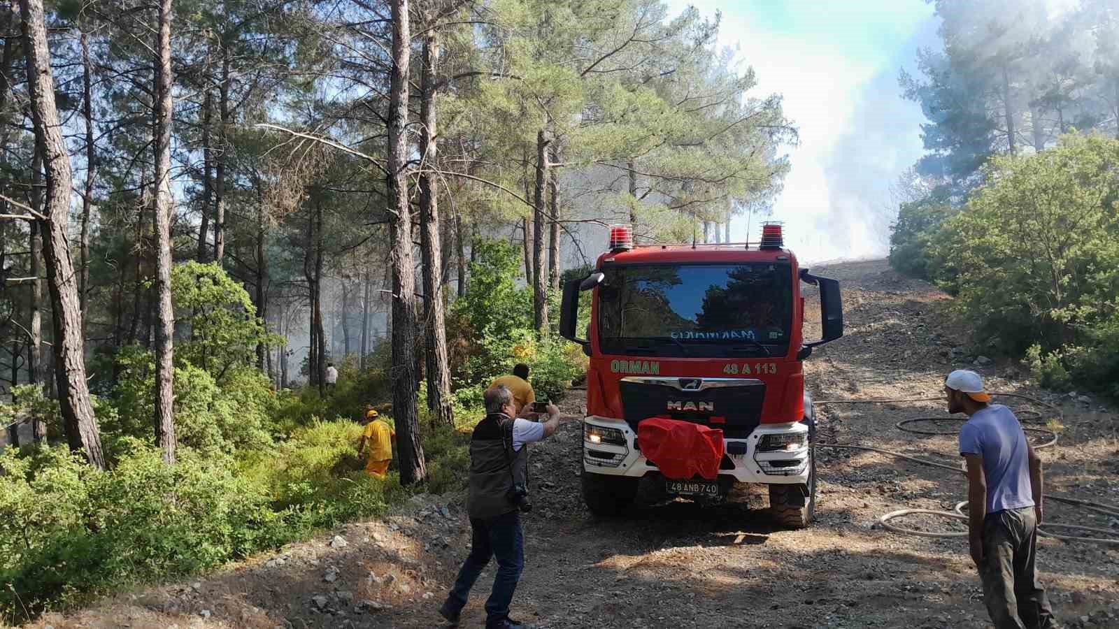 Marmaris’teki orman yangınına müdahale başladı