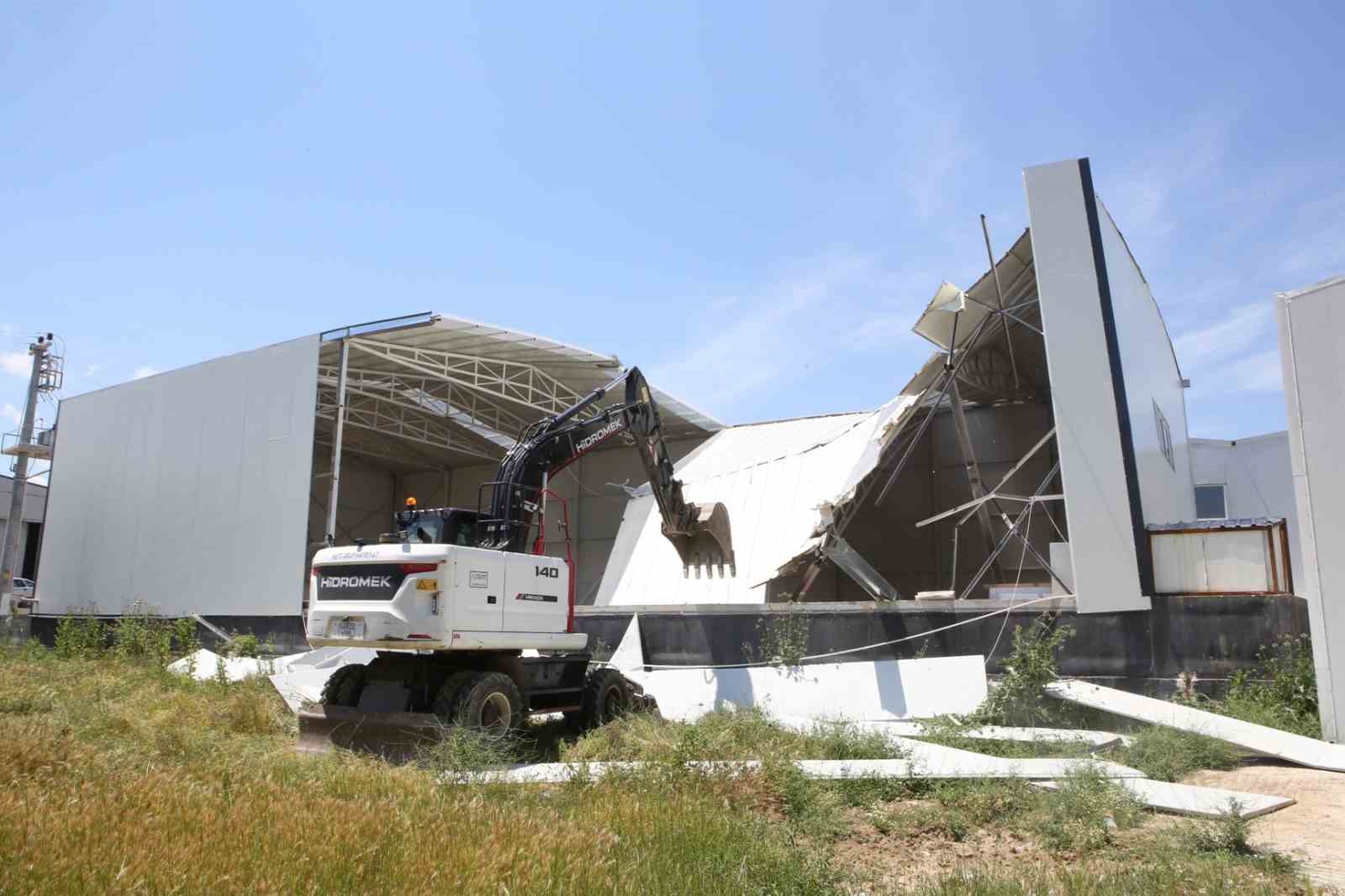 Yaylacık’ta kaçak depo yıkıldı