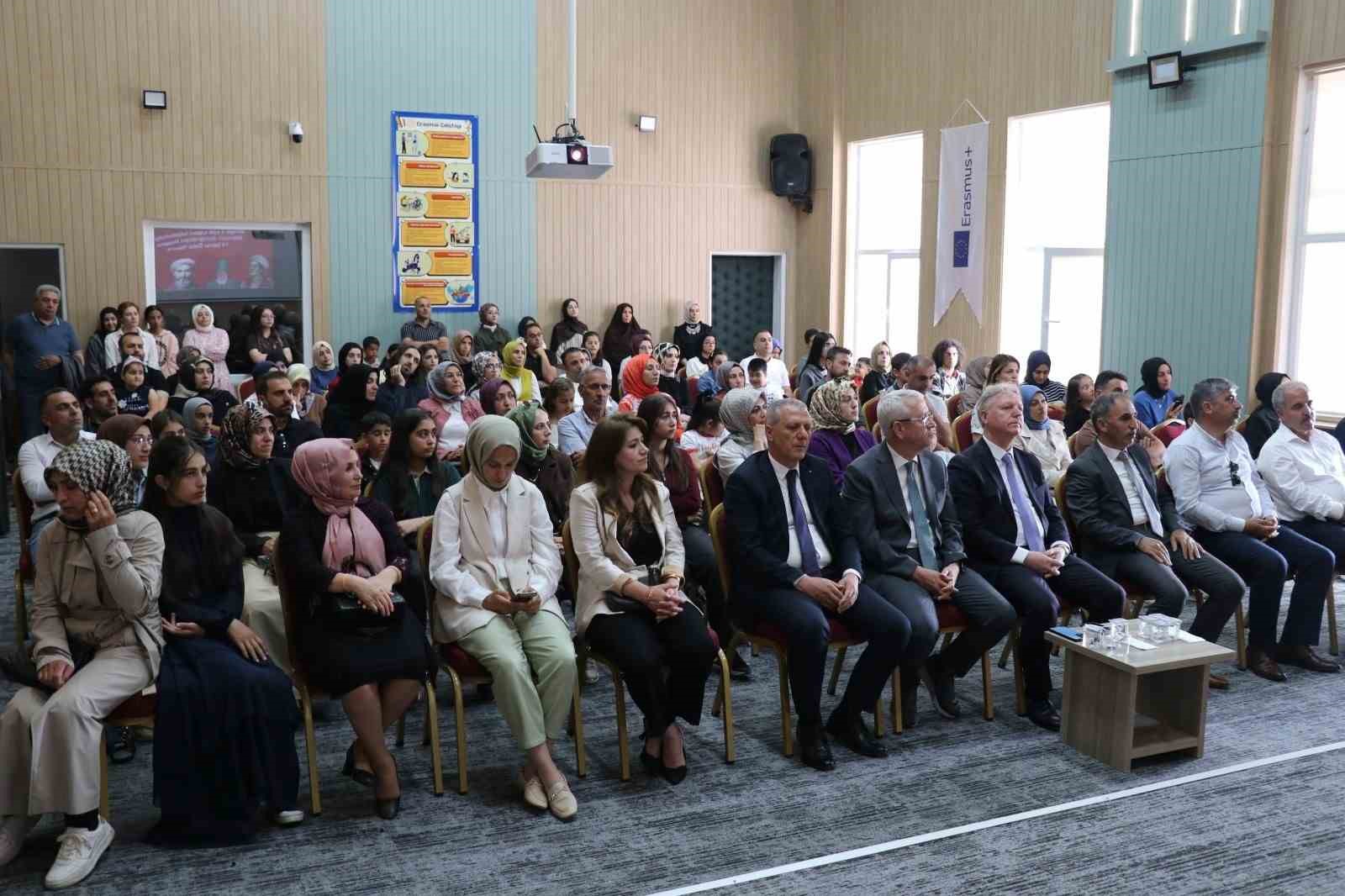 Bing&ouml;l&rsquo;de Dilimizin Zenginlikleri Projesi &ouml;d&uuml;l t&ouml;reni ger&ccedil;ekleştirildi
