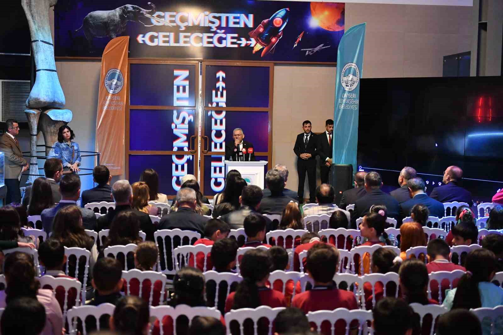 Başkan Büyükkılıç’tan bilime ve tarihe iz bırakan açılış
