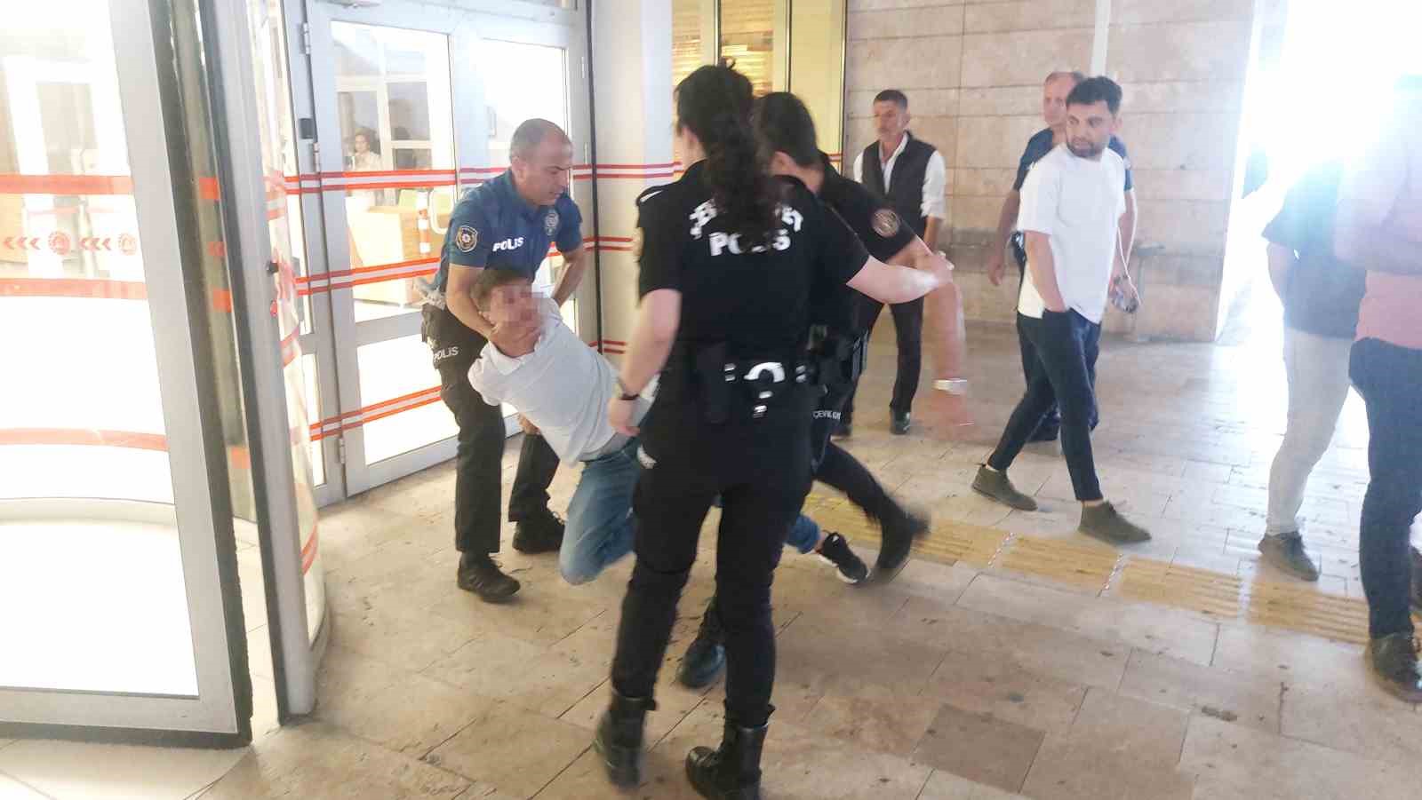 Samsun Adliyesinde duruşma &ccedil;ıkışı kavga &ccedil;ıktı
