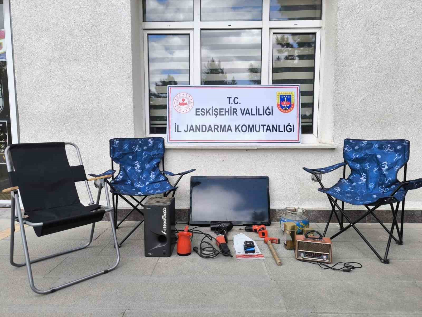 Eskişehir’de ilginç hırsızlık olayı: Kamp sandalyelerini ve piknik ekipmanlarını çaldılar