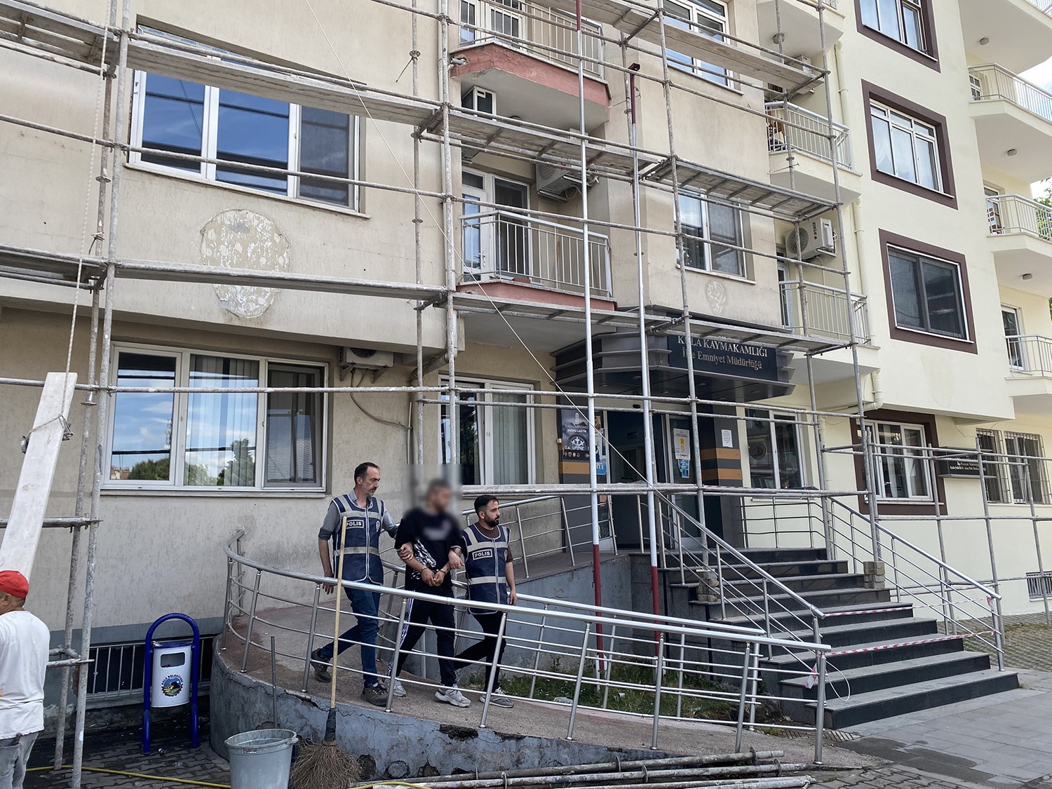 Manisa’da aracından uyuşturucu çıkan şahıs tutuklandı