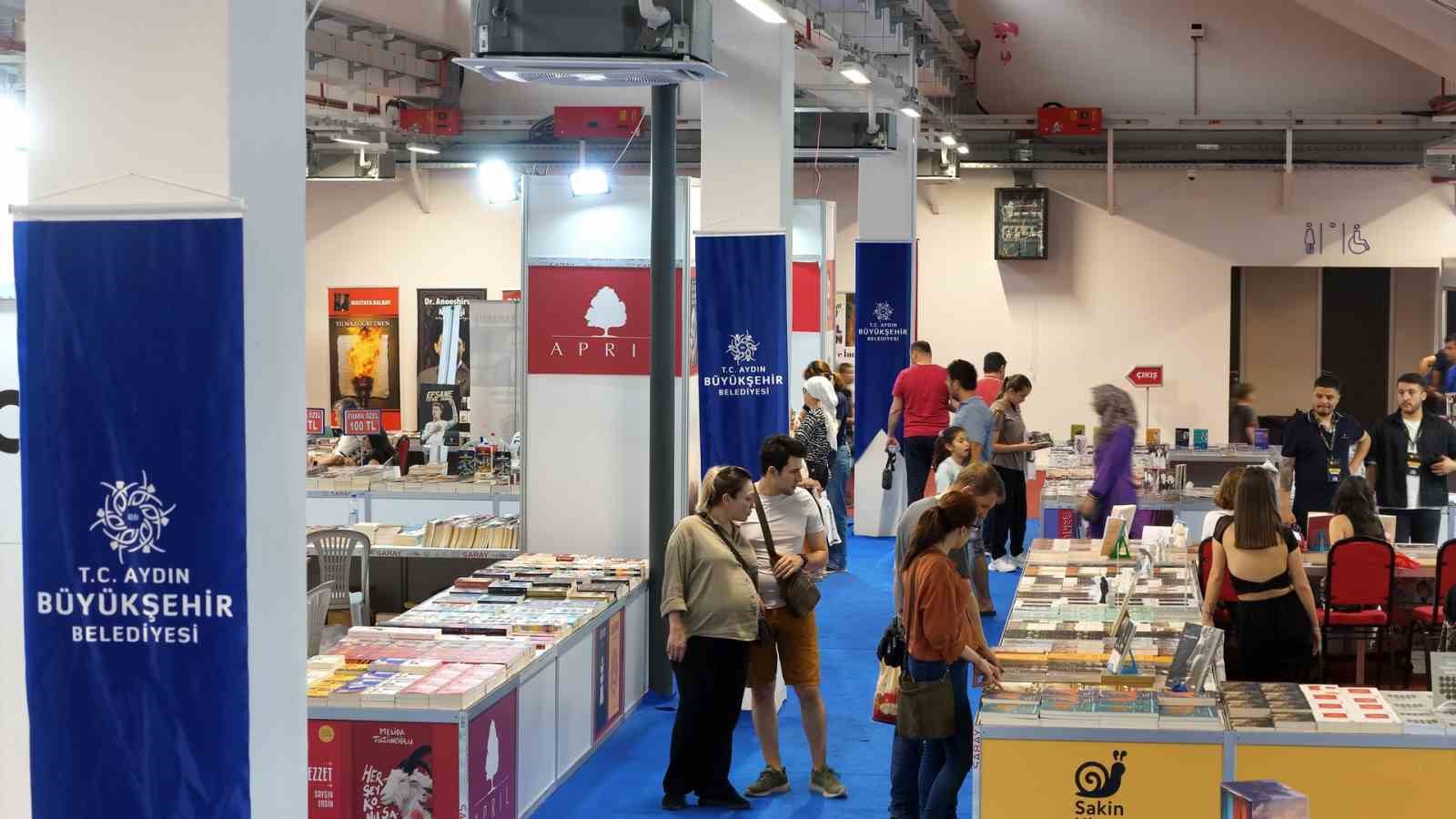 Başkan &Ccedil;er&ccedil;ioğlu sevilen yazarları Aydınlılar ile buluşturmaya devam ediyor
