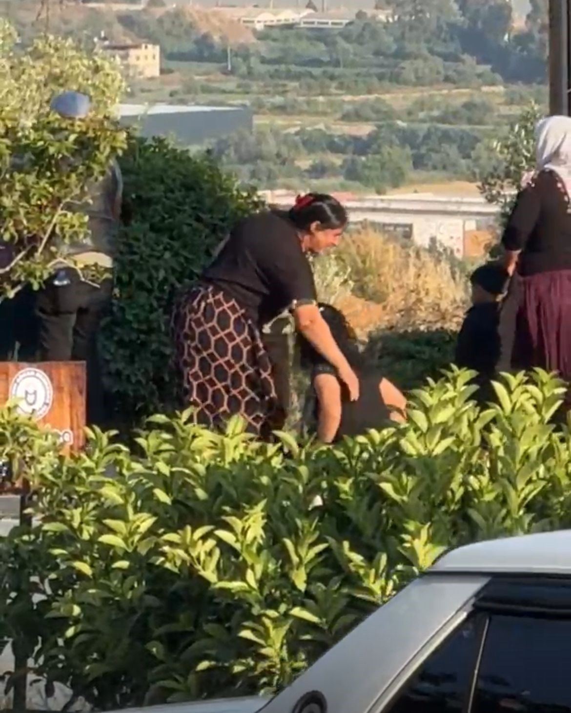 Pikaptan d&uuml;şen &ccedil;ocuk hayatını kaybetti
