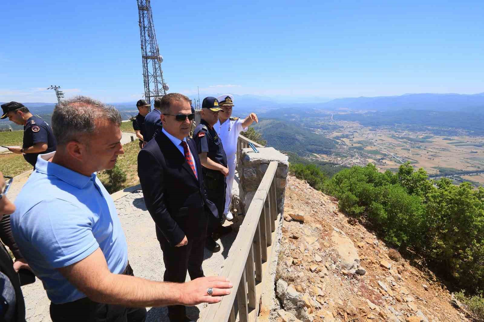 Vali Akbıyık yangın gözetleme kulesinde incelemelerde bulundu
