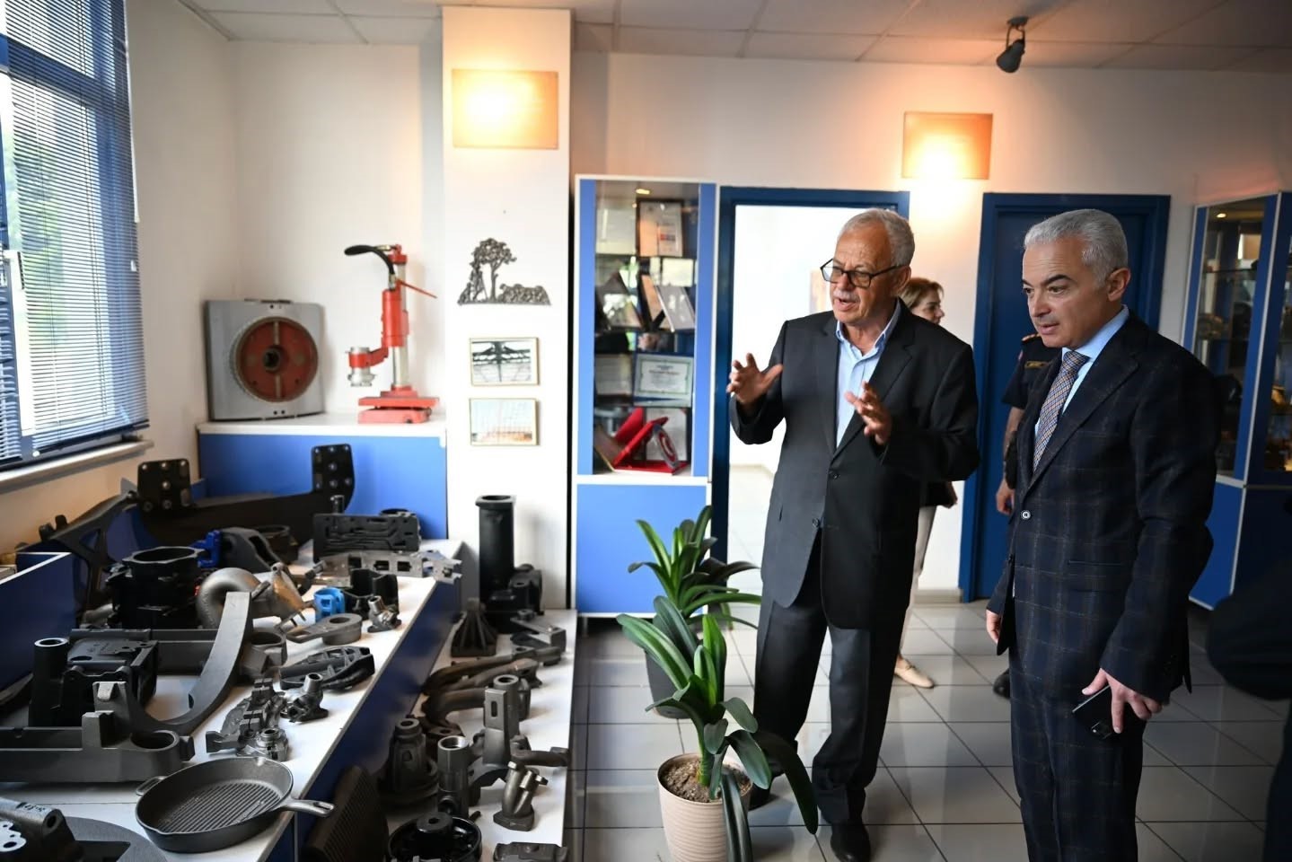 Vali Turan, OSB’de çalışmalar ve yatırımlar hakkında bilgi aldı