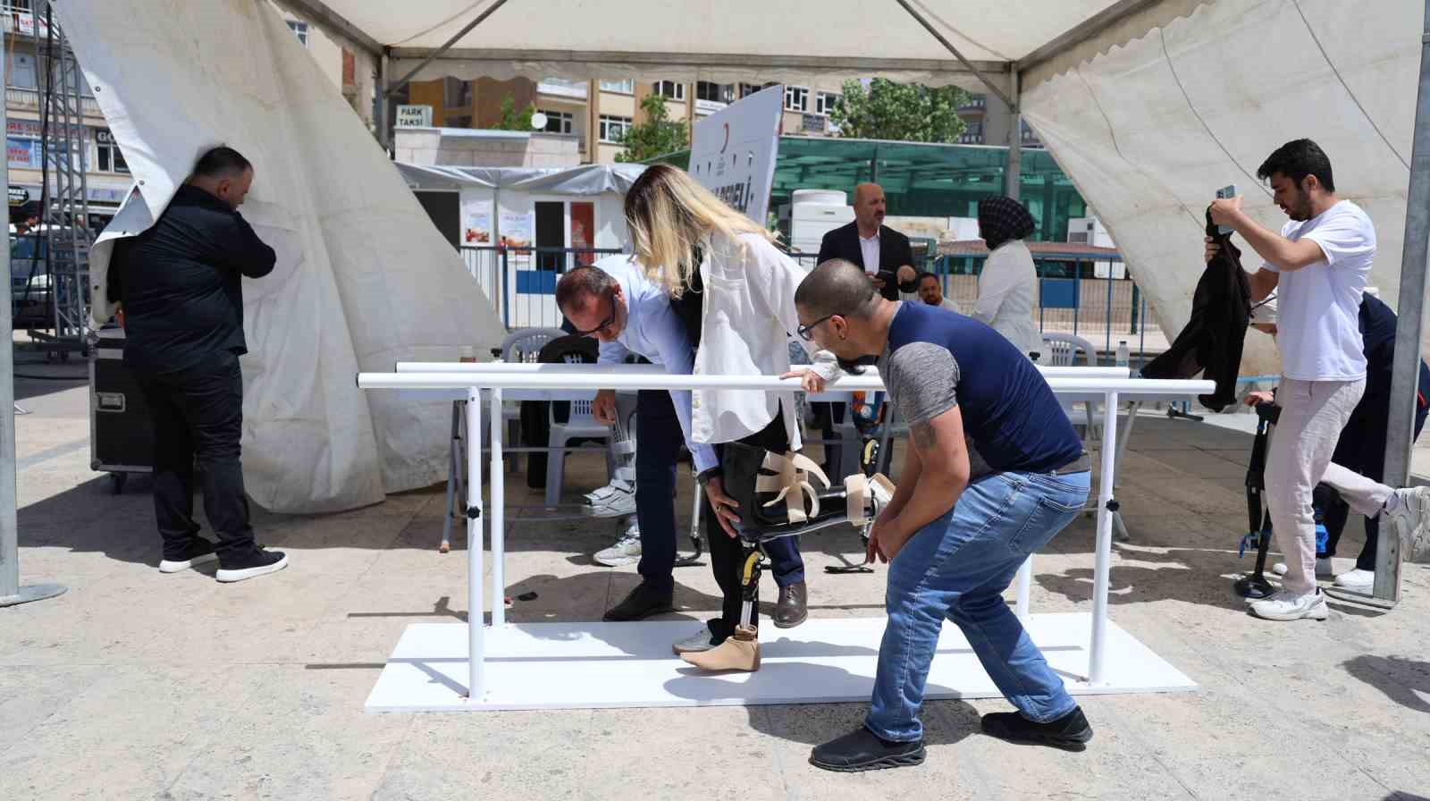 Vatandaşlar engelli bireylerin yaşantısını deneyimledi