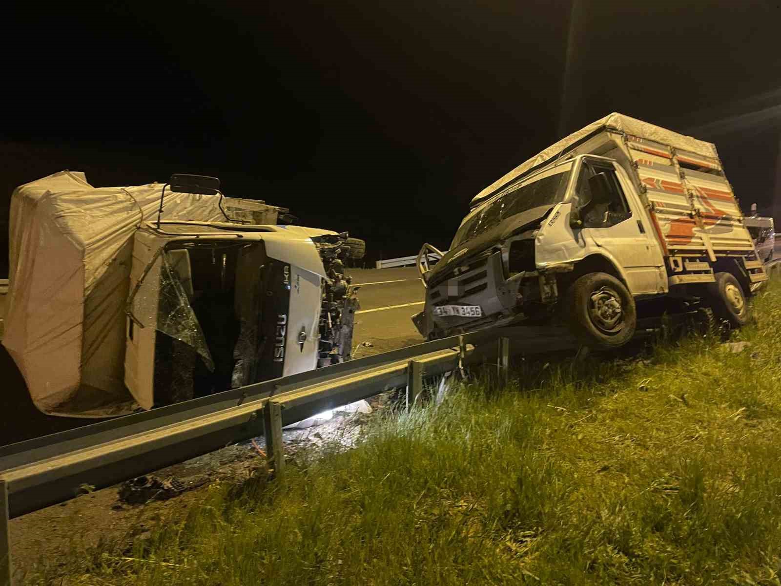 Kars’ta iki kamyonet çarpıştı: 3 yaralı