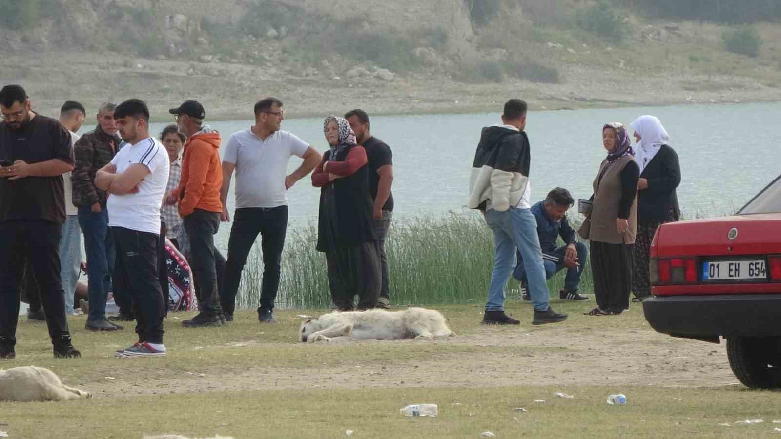 Tekneden gle den genci arama almalar sryor
