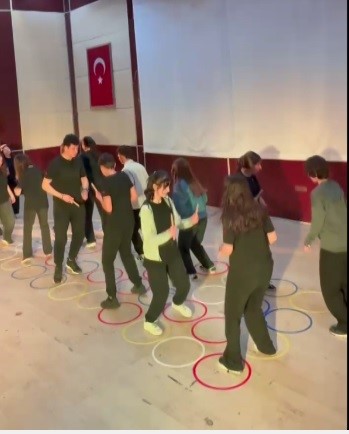 Milyonluk izlenmeye pastalı kutlama
