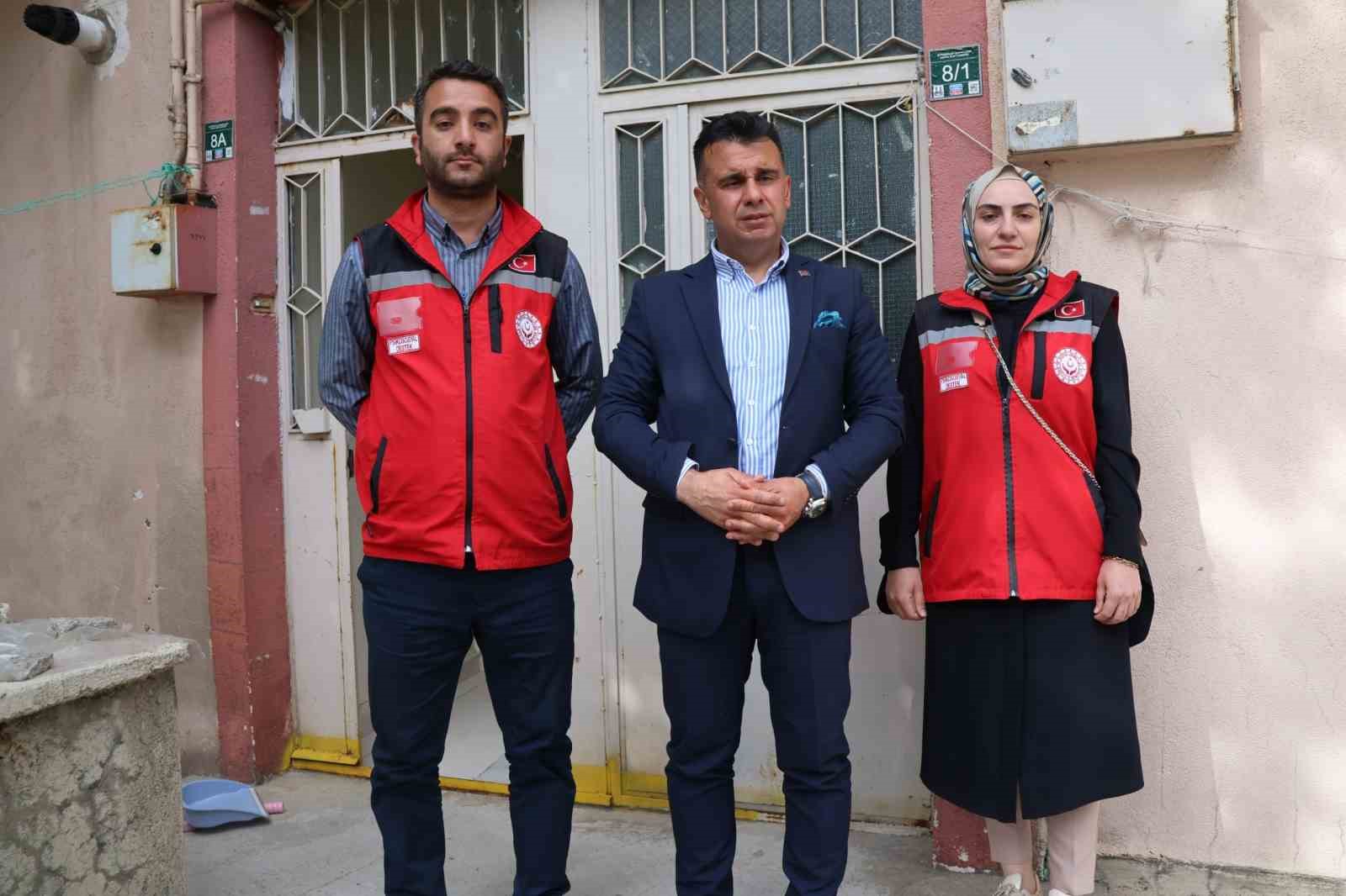 Aile yılı kapsamında bayram öncesi anlamlı ziyaret: 84 öğrenciye spor seti dağıtıldı.
