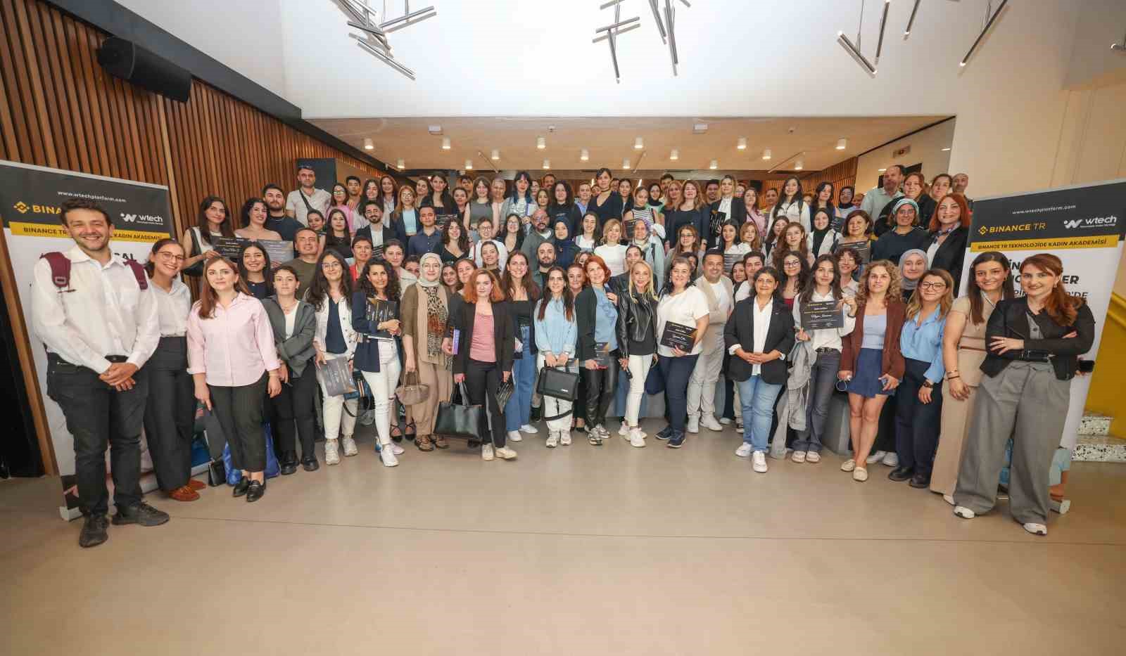 Binance TR Teknolojide Kadın Akademisi İzmir’de 200 kadınla buluştu