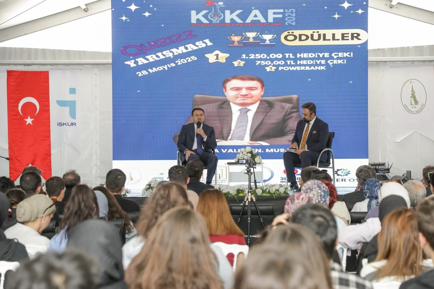 Vali Musa Işın gençlerle "Türkiye Yüzyılı Kariyer Fırsatları" panelinde buluştu
