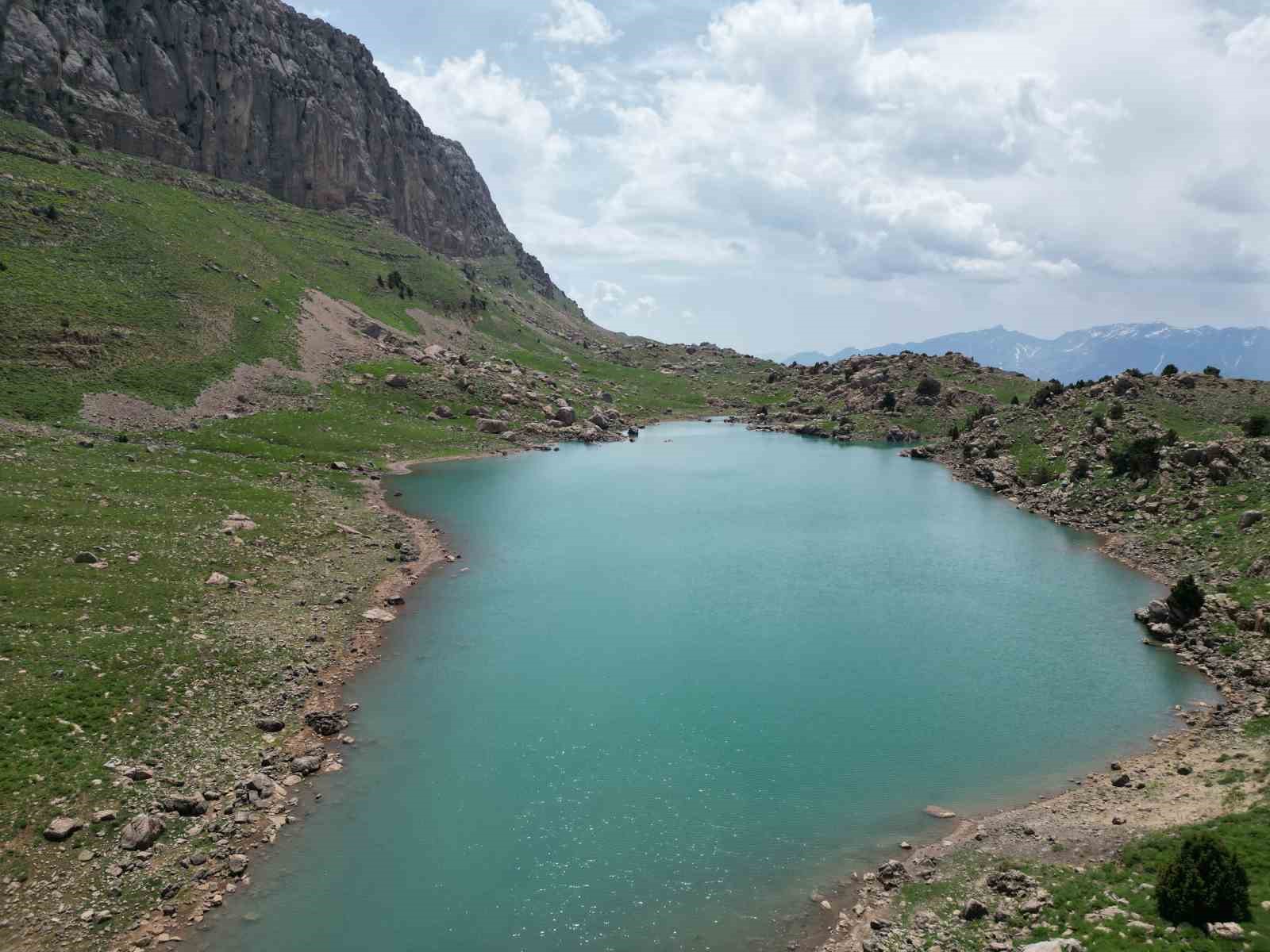 Şırnak’ta 3 bin rakımda bulunan göl havadan görüntülendi