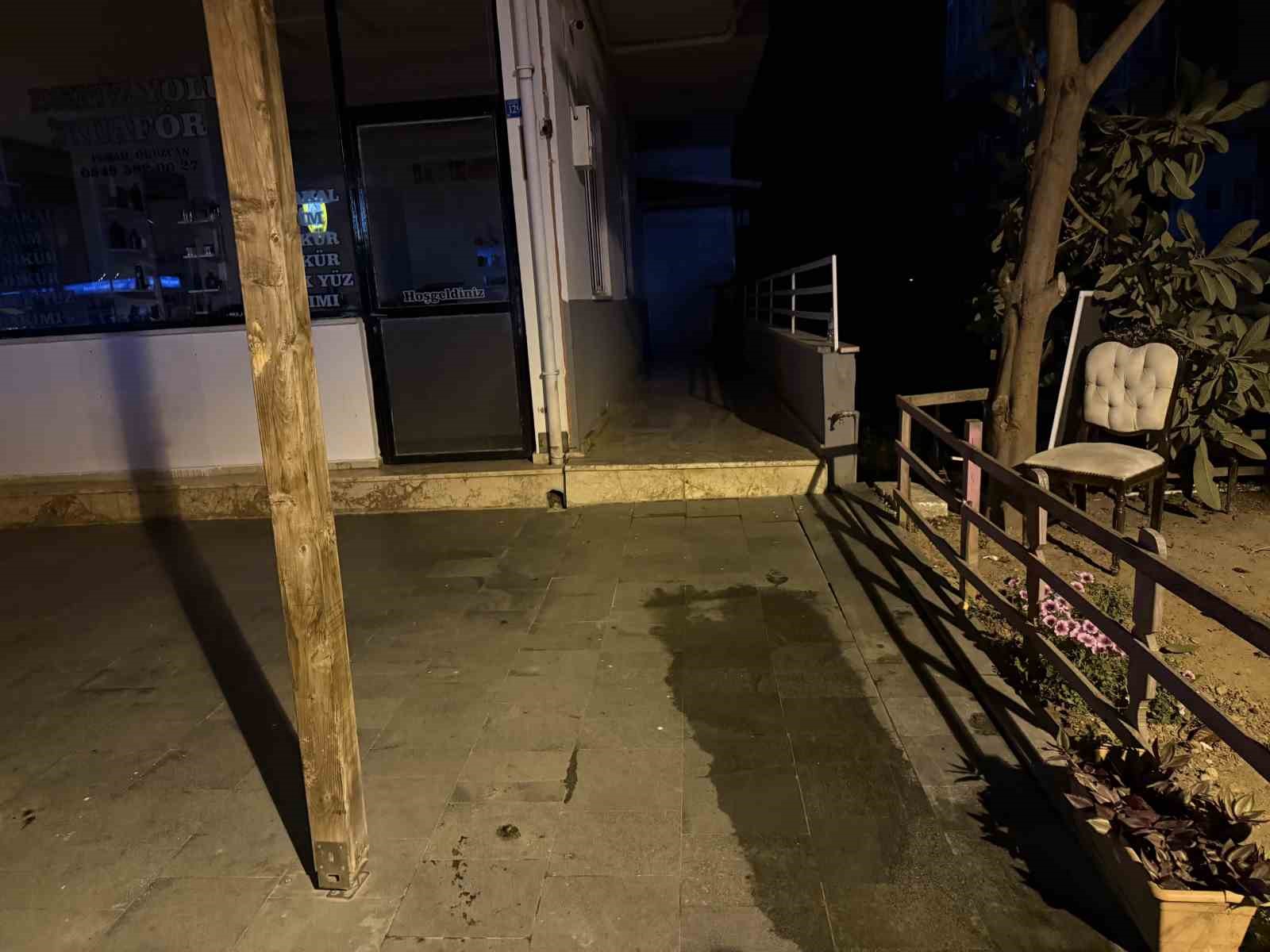 Cama yumruk atan çocuk ağır yaralandı