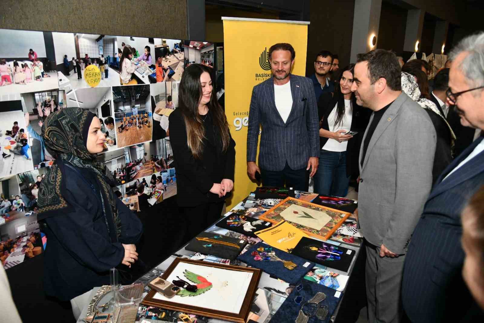 Başiskele’de el emeği göz nuru eserler görücüye çıktı