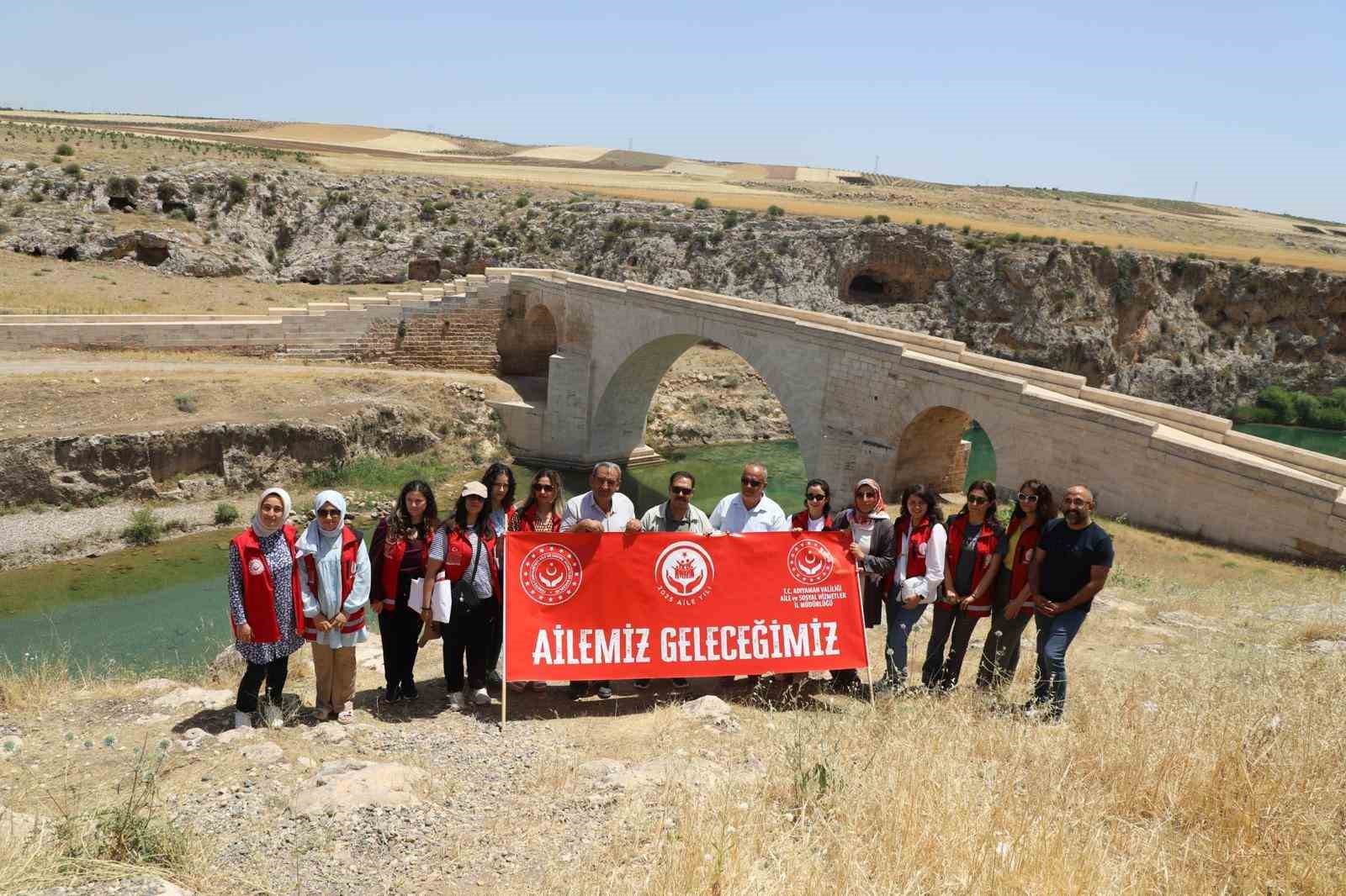 Kızılin Vadisi’nde ‘Ailemiz, geleceğimiz’ pankartı açıldı