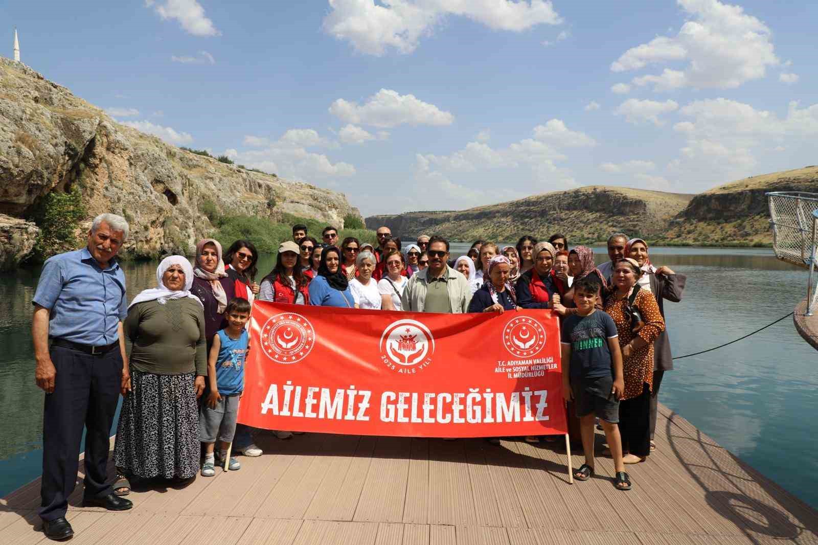 Kızılin Vadisi&rsquo;nde &lsquo;Ailemiz, geleceğimiz&rsquo; pankartı a&ccedil;ıldı

