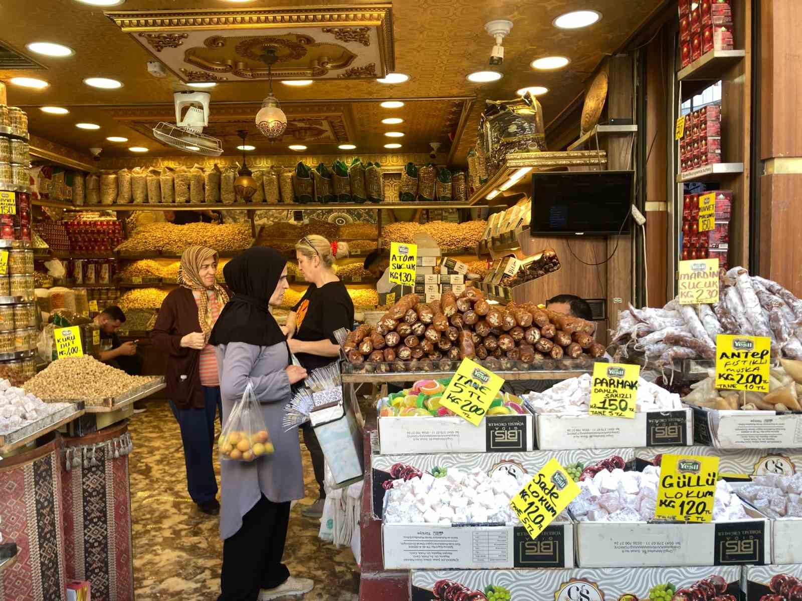 Kemeraltı Çarşısı’nda Kurban Bayramı hareketliliği
