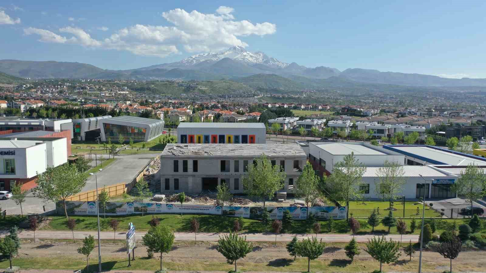 Başkan Büyükkılıç’tan Alzheimer’a özel sağlık yatırımı: İnşaatta son aşamaya gelindi