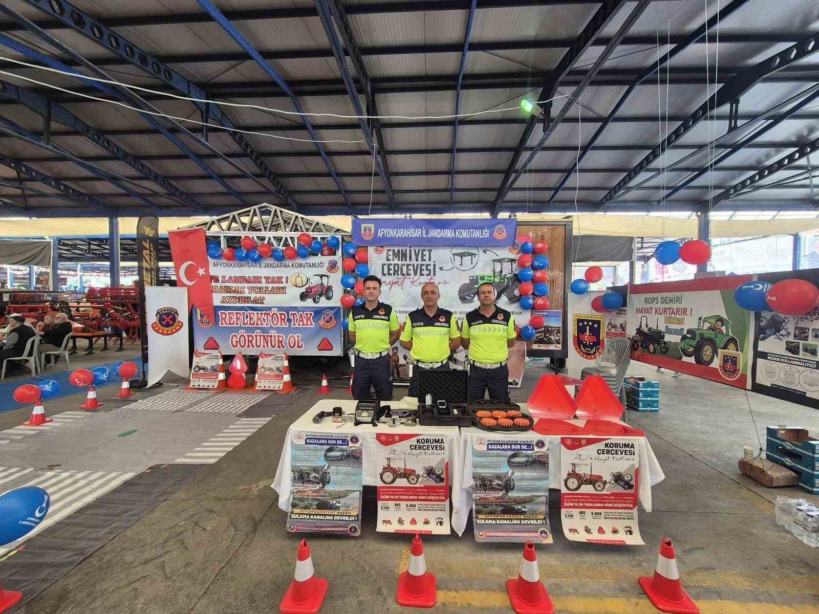 Sandıklı&rsquo;da jandarmadan trafik eğitimi
