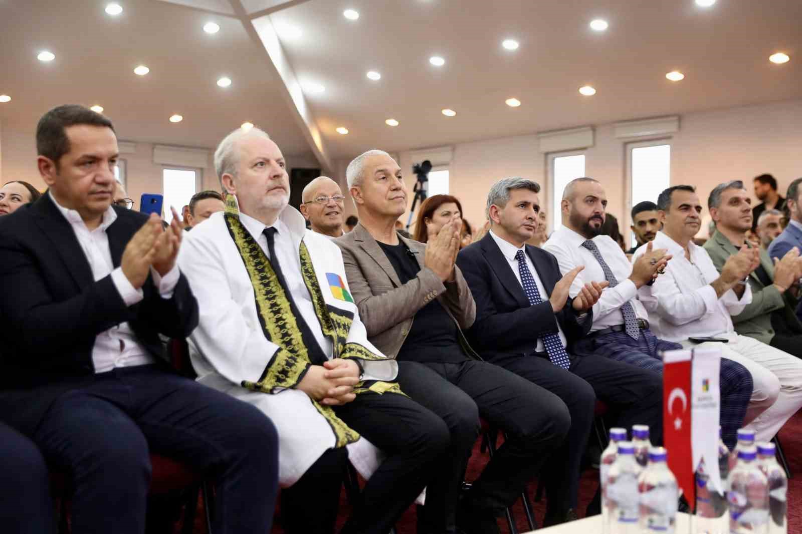 Alanya &Uuml;niversitesi 7. d&ouml;nem mezunlarını t&ouml;renle uğurladı
