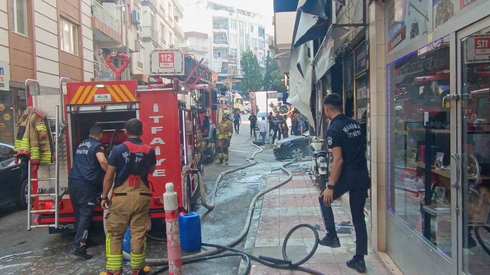 Oto yıkamacıda yangın: 1 ölü