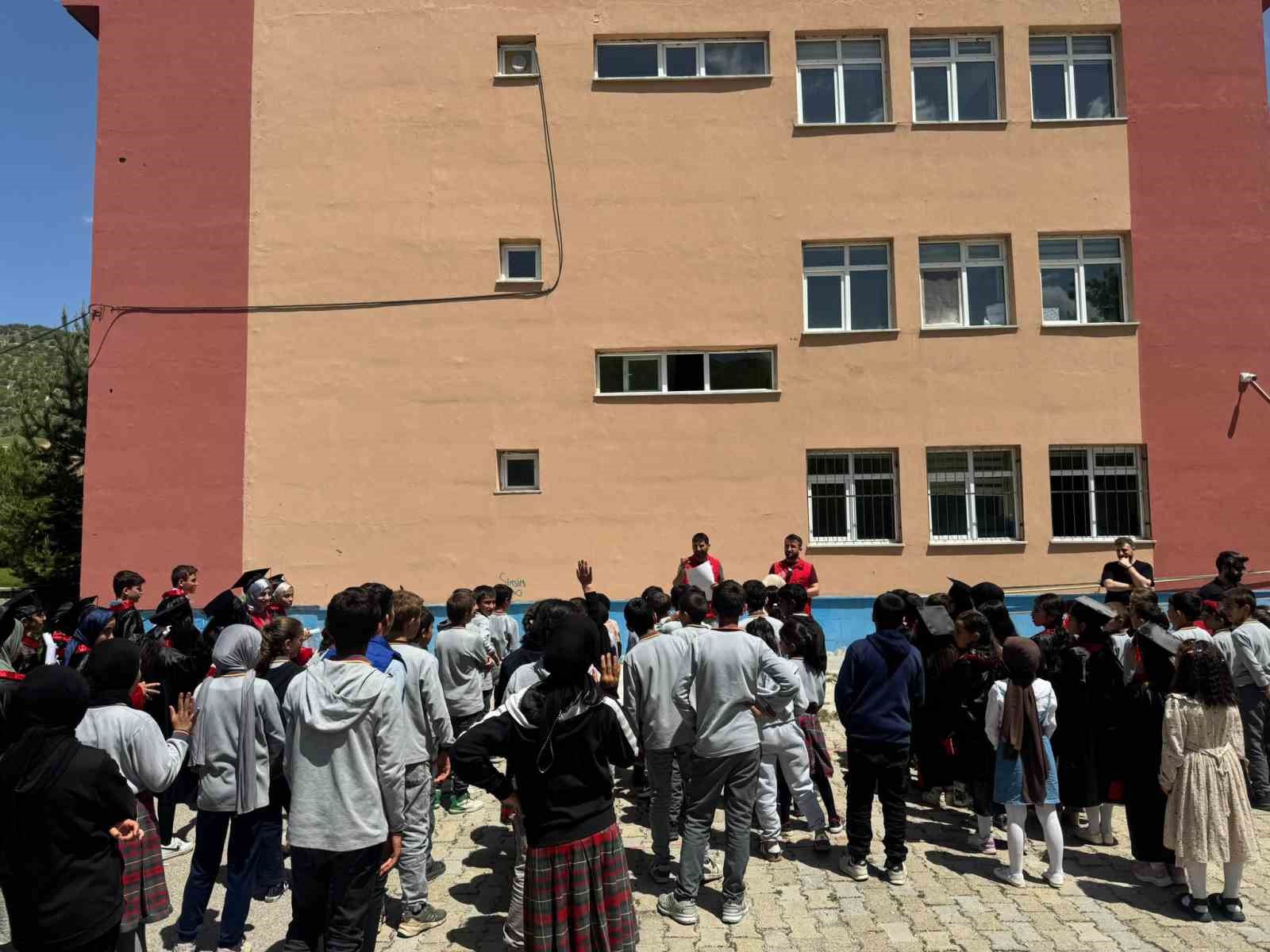 Gen&ccedil;lik kamplarının tanıtımı devam ediyor: Başvurular 9 Haziran&rsquo;da sona erecek
