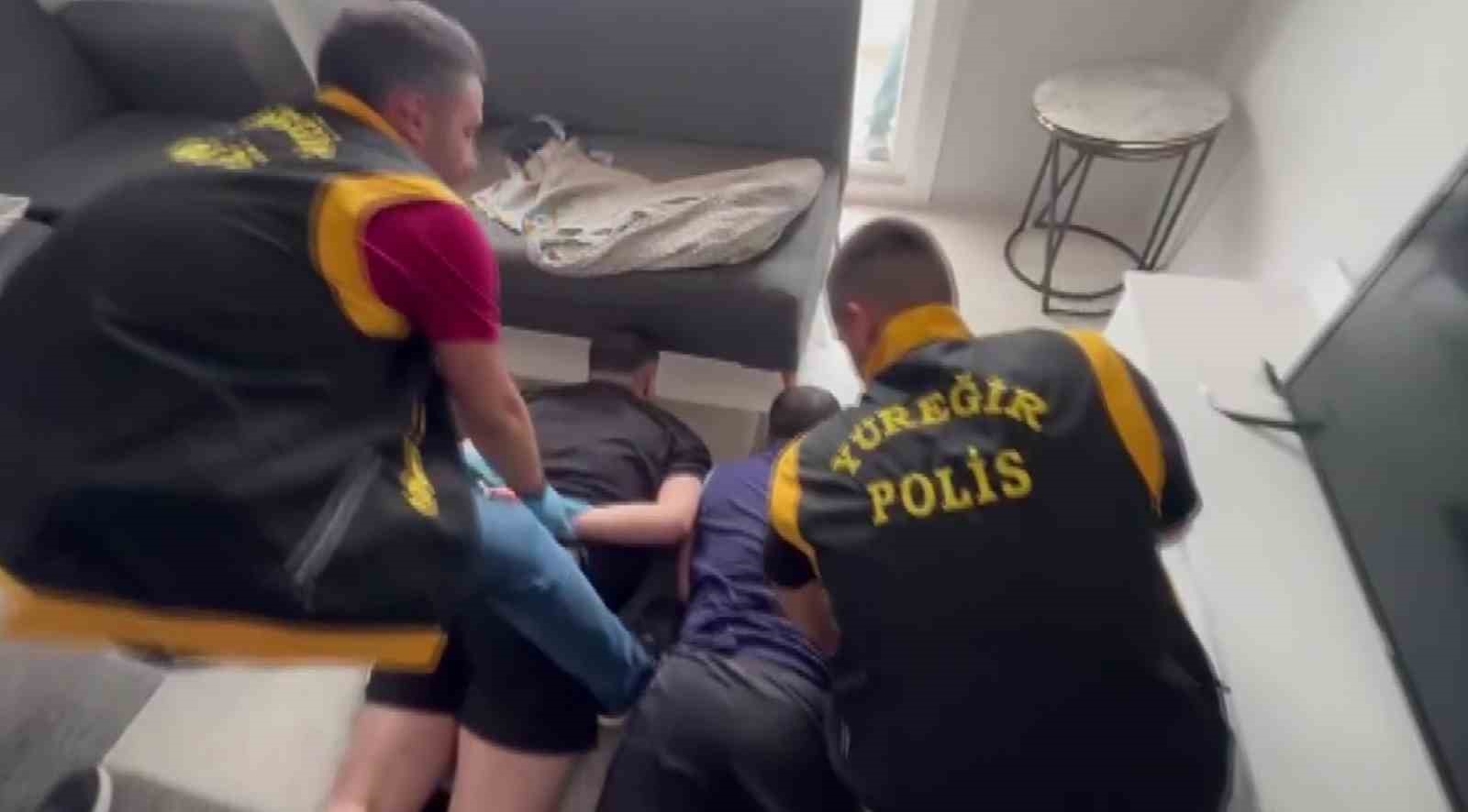 Minibüsteyken husumetlisini görüp defalarca ateş etti: O anlar kamerada