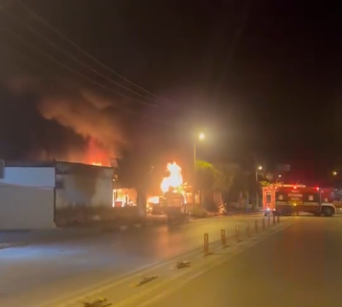 Bodrum’da alevler geceyi aydınlattı: Oto tamirci yandı, 3 milyon liralık zarar oluştu