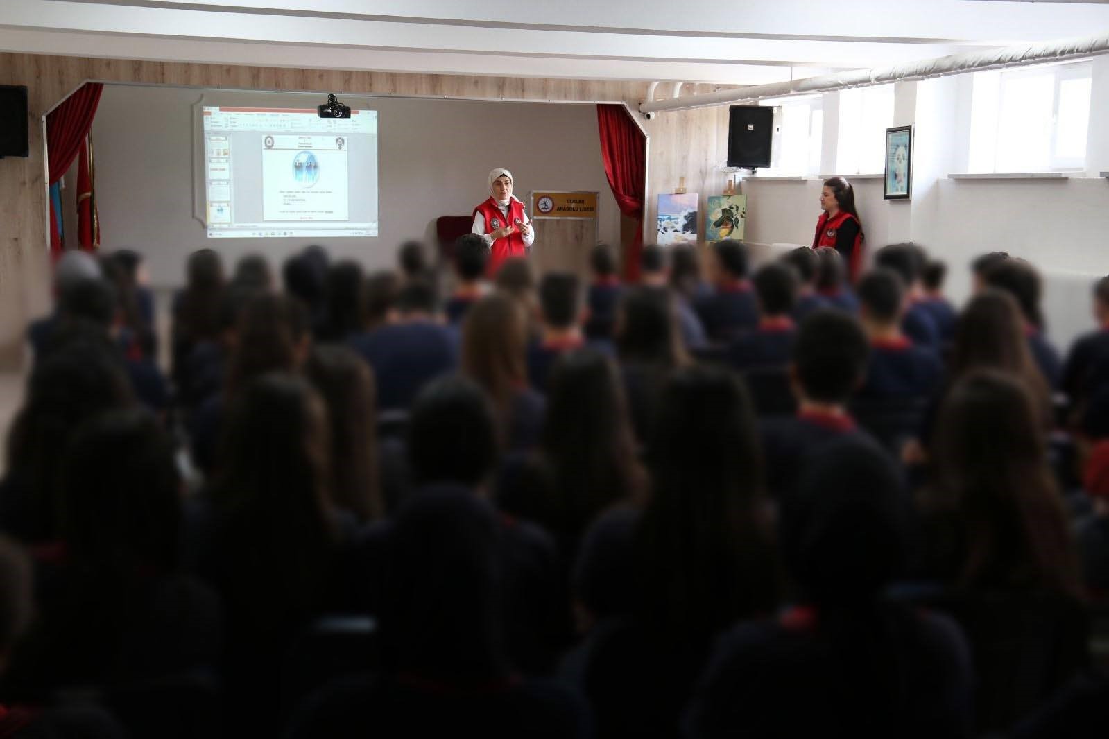 2 bin 545 öğrenci teröre karşı bilgilendirildi