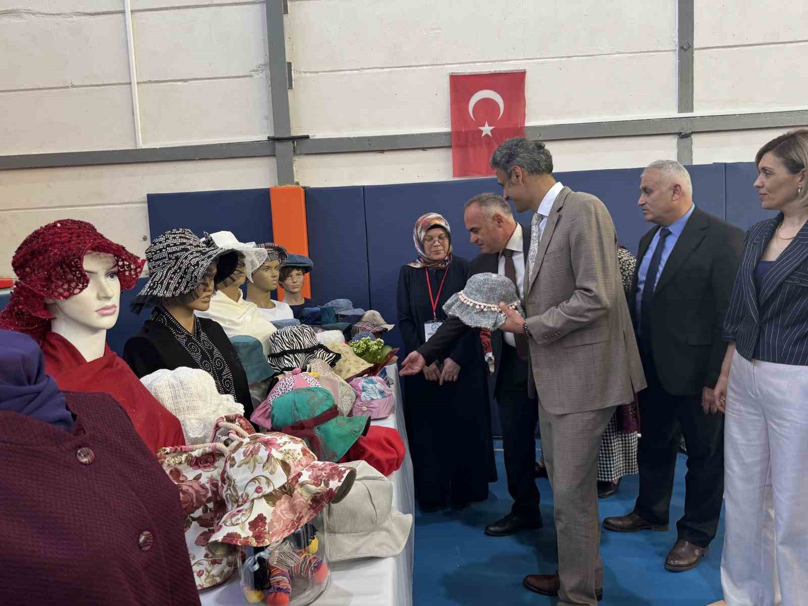 "Hayat Boyu &Ouml;ğrenme Haftası" etkinlikleri &Ccedil;aycuma&rsquo;da başladı
