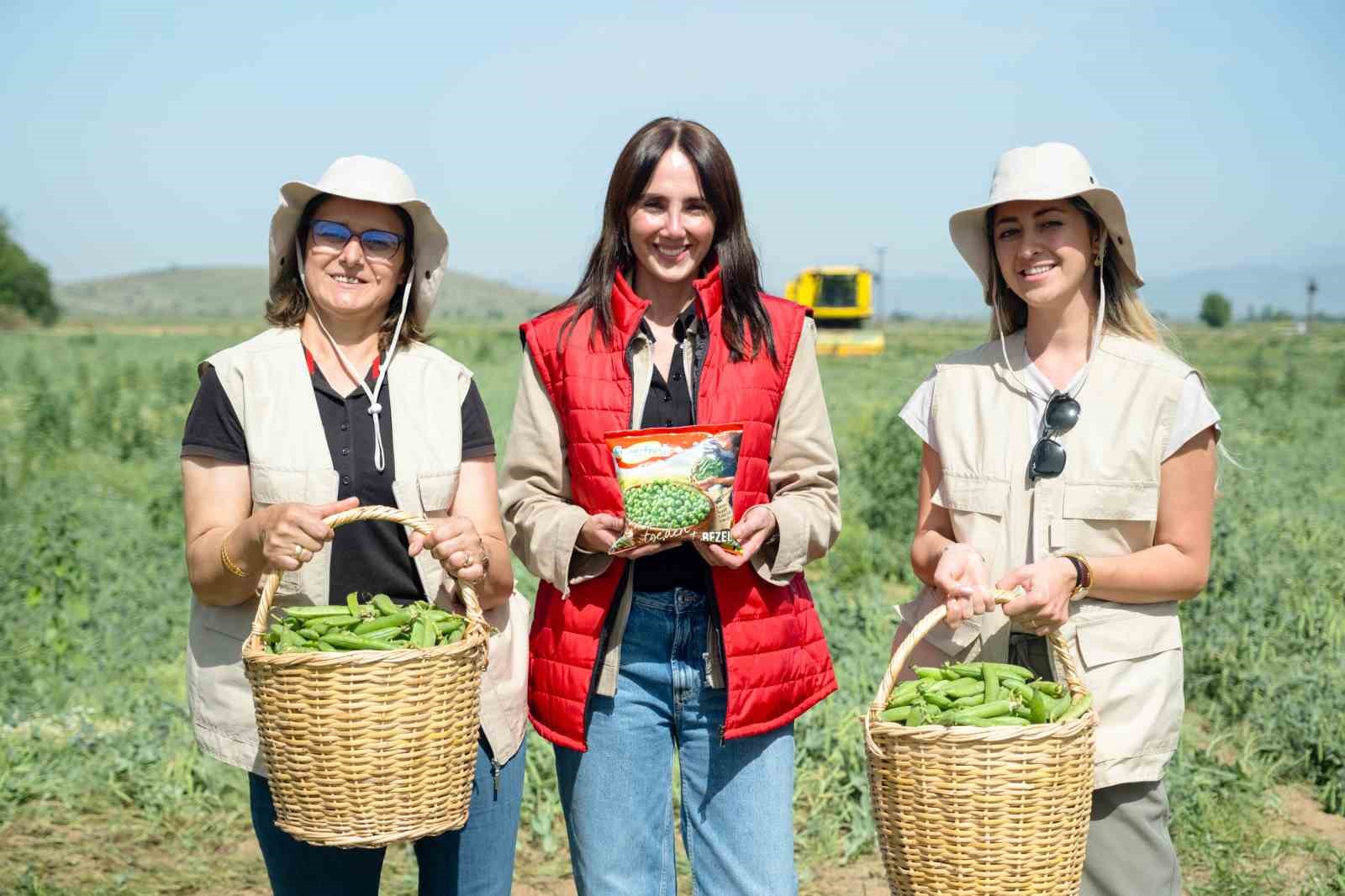Tarımın Kadın Yıldızları’nın emeğiyle SuperFresh "Ege’den Hasat Bezelye"