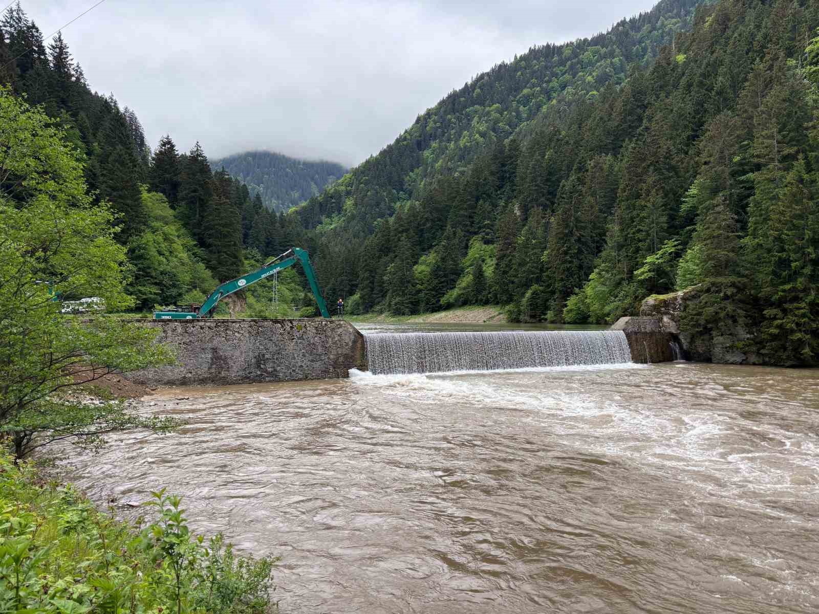 Suudi Arabistan uyruklu çocuğu düştüğü derede 4 gündür arıyorlar