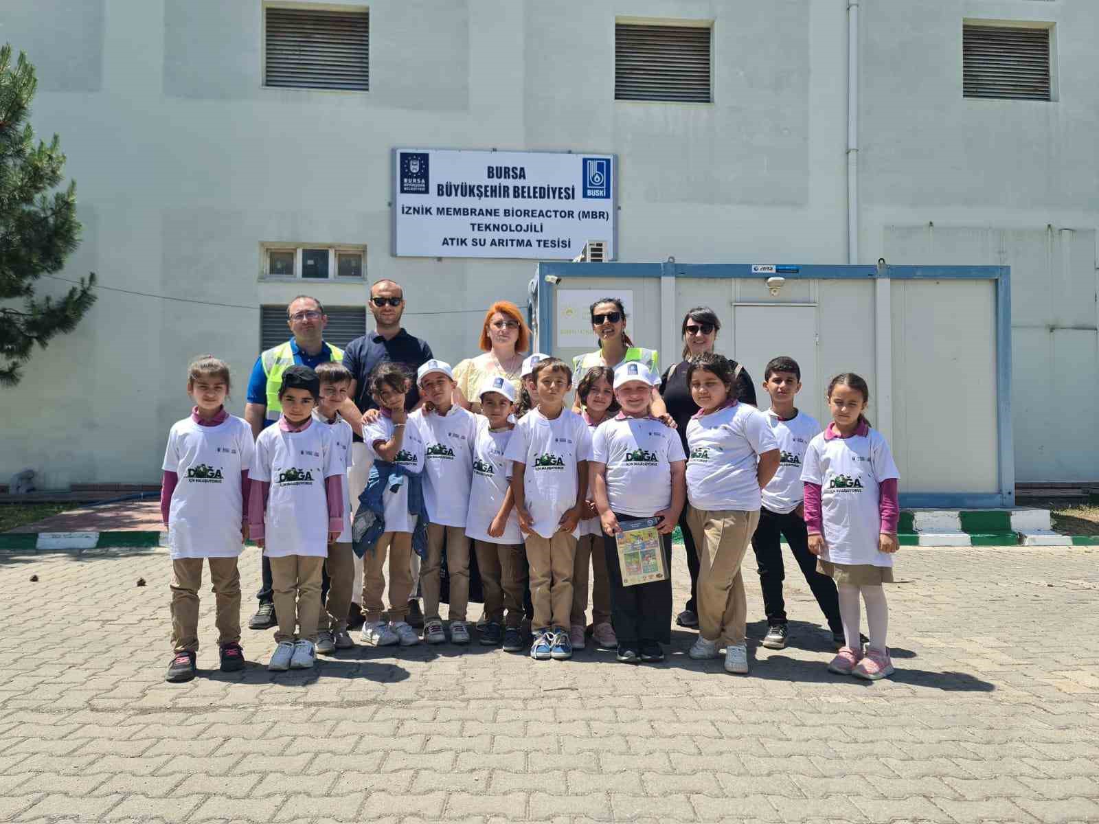 Minik gönüllülerden İznik’te sahil temizliği

