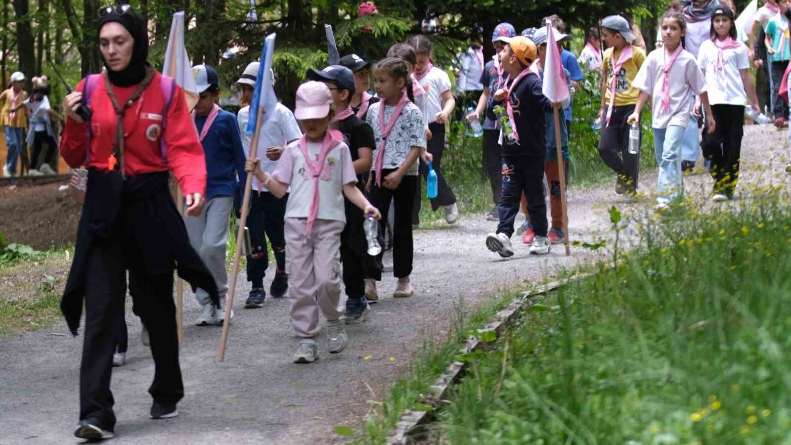 Yavrukurtlar, Diriliş Kampı’nda doğayla buluştu
