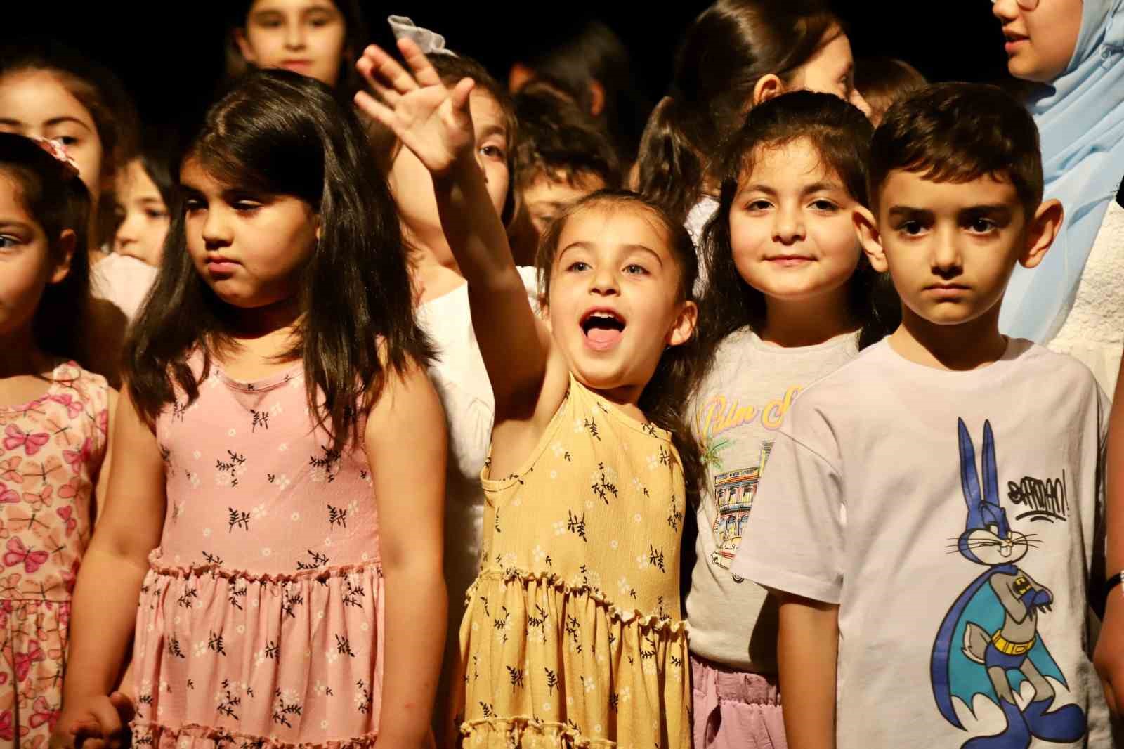 Kağıthane’de Yaşam Beceri Atölyelerinde mezuniyet sevinci