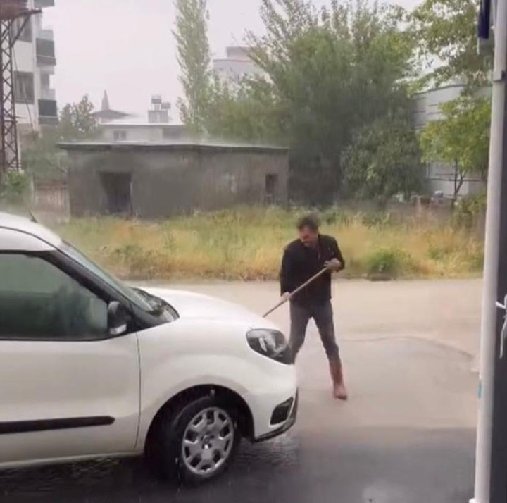 Osmaniye’de şiddetli yağmur hayatı felç etti