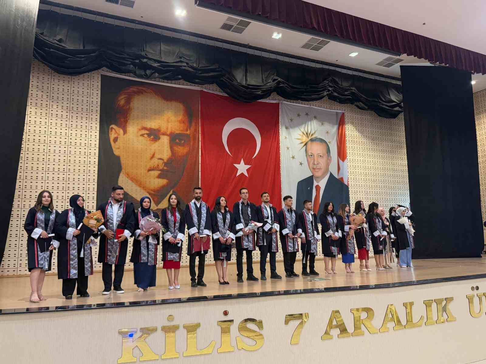 55 yaşındaki kadın eğitim aşkıyla herkese &ouml;rnek oluyor
