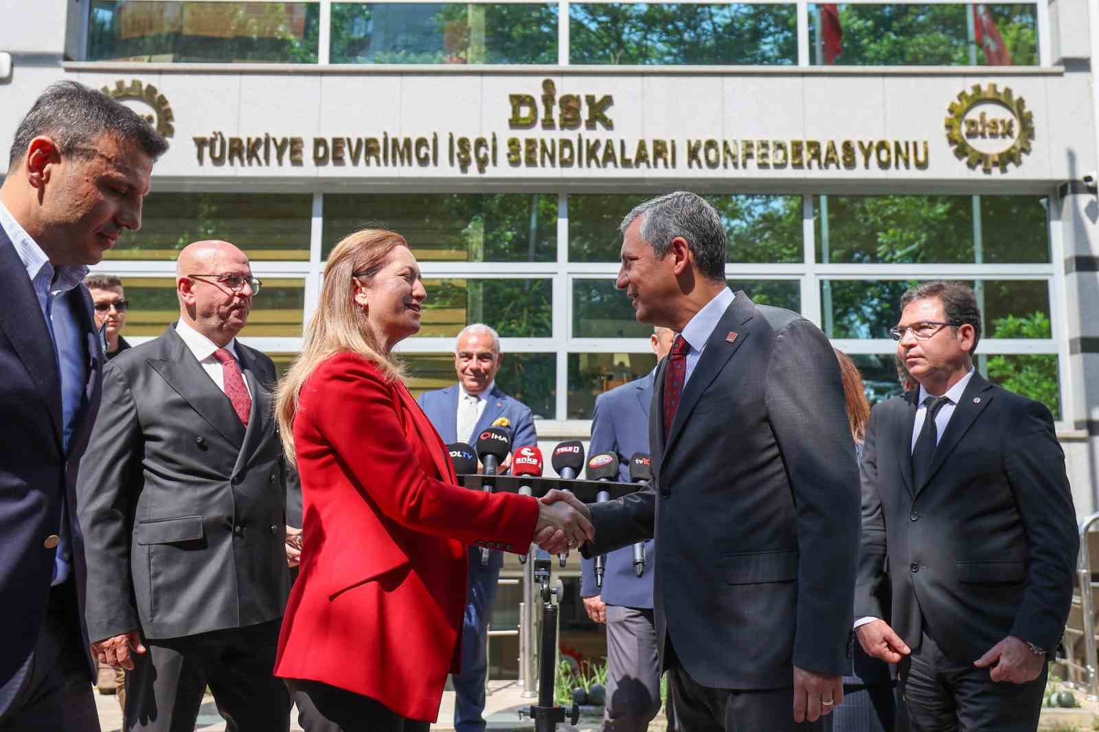 CHP Genel Başkanı &Ouml;zel: "Asgari &uuml;cret m&uuml;cadelesi herkesin ekmek m&uuml;cadelesidir"
