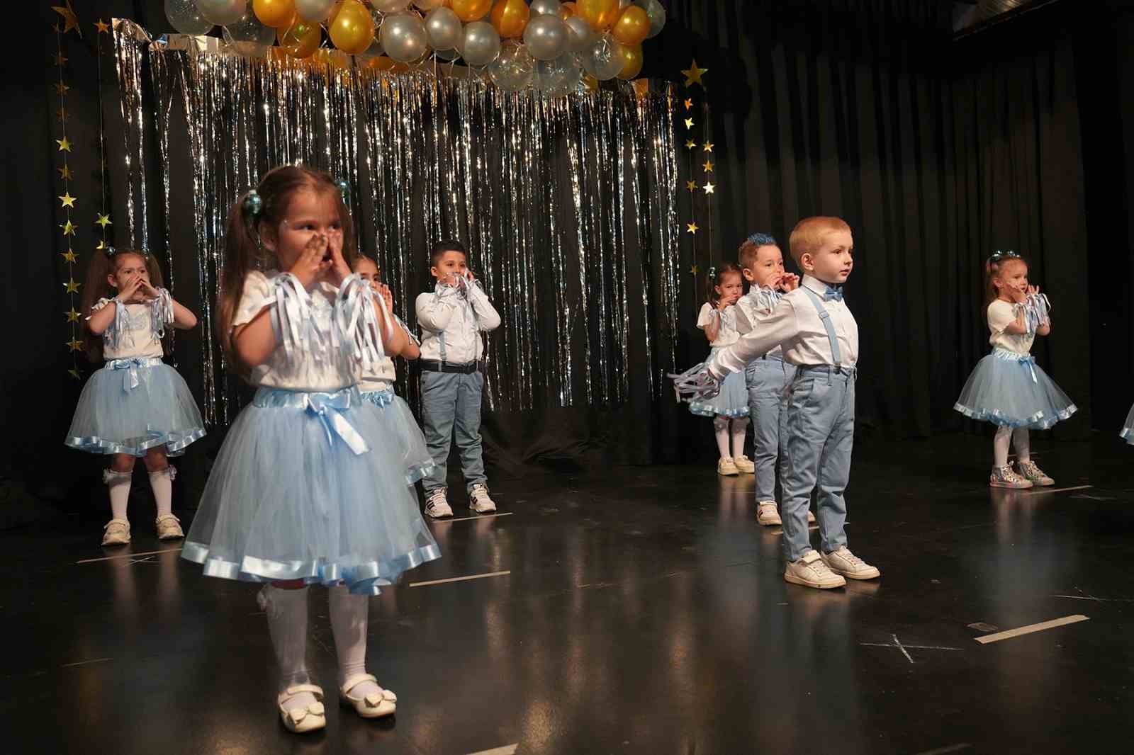 Minikler yıl sonu g&ouml;sterilerinde h&uuml;nerlerini sergiledi
