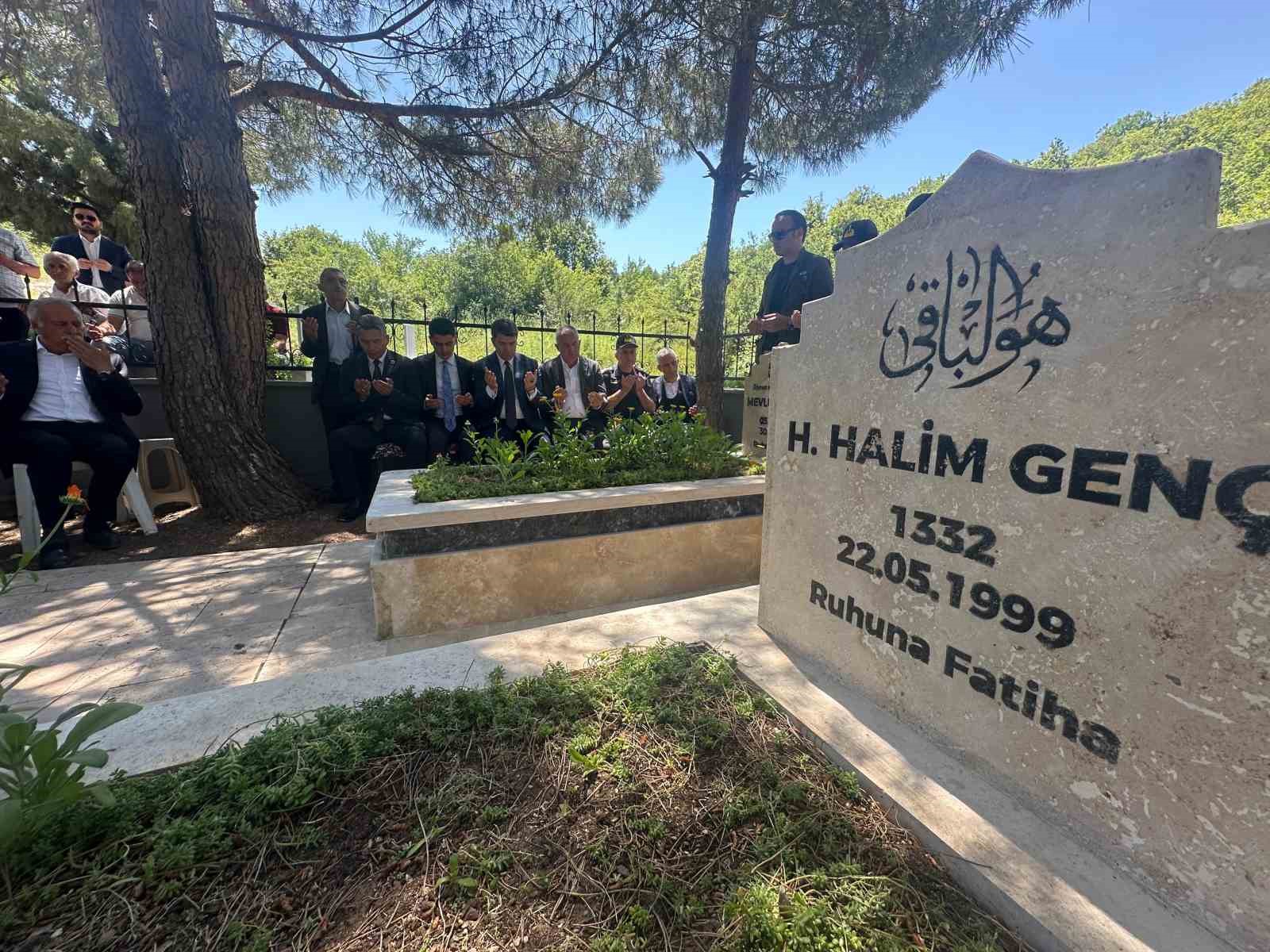 Solingen faciasında hayatını kaybedenler Amasya’da mezarları başında anıldı